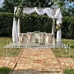 Romahegy Rendezvenyhaz Bed & Breakfast 4*