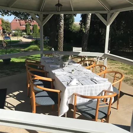 Romahegy Rendezvenyhaz Bed & Breakfast