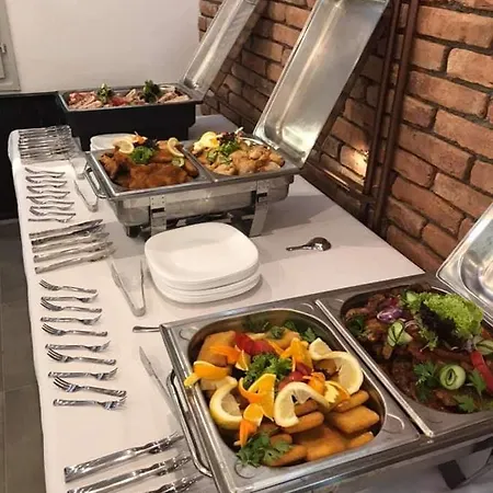 Romahegy Rendezvenyhaz Frühstückspension
