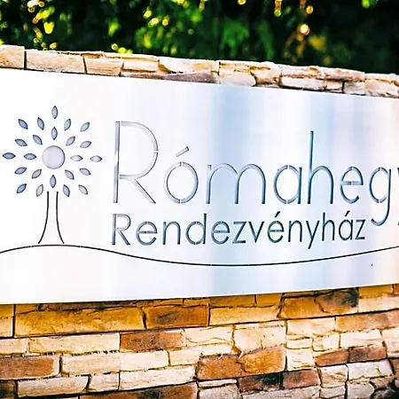 Romahegy Rendezvenyhaz Frühstückspension 4*